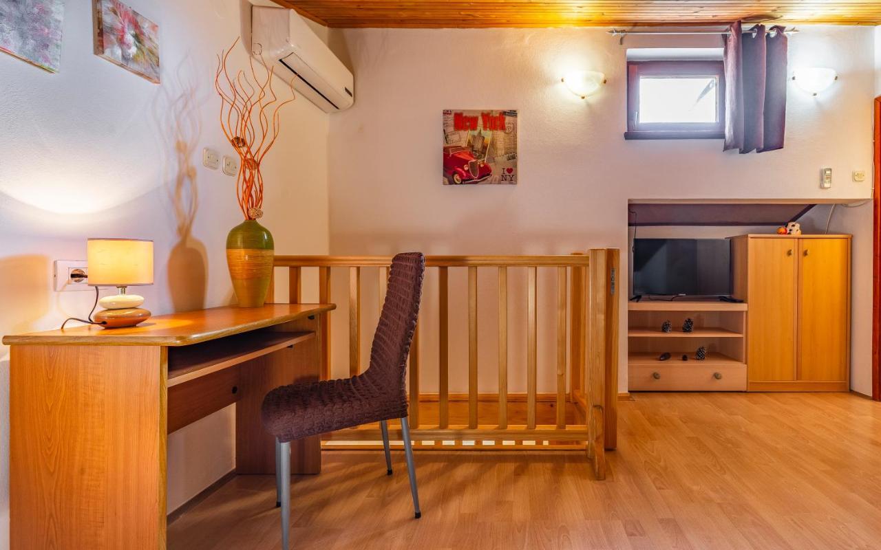 Sweet House With Free Parking Villa Pula Exterior photo