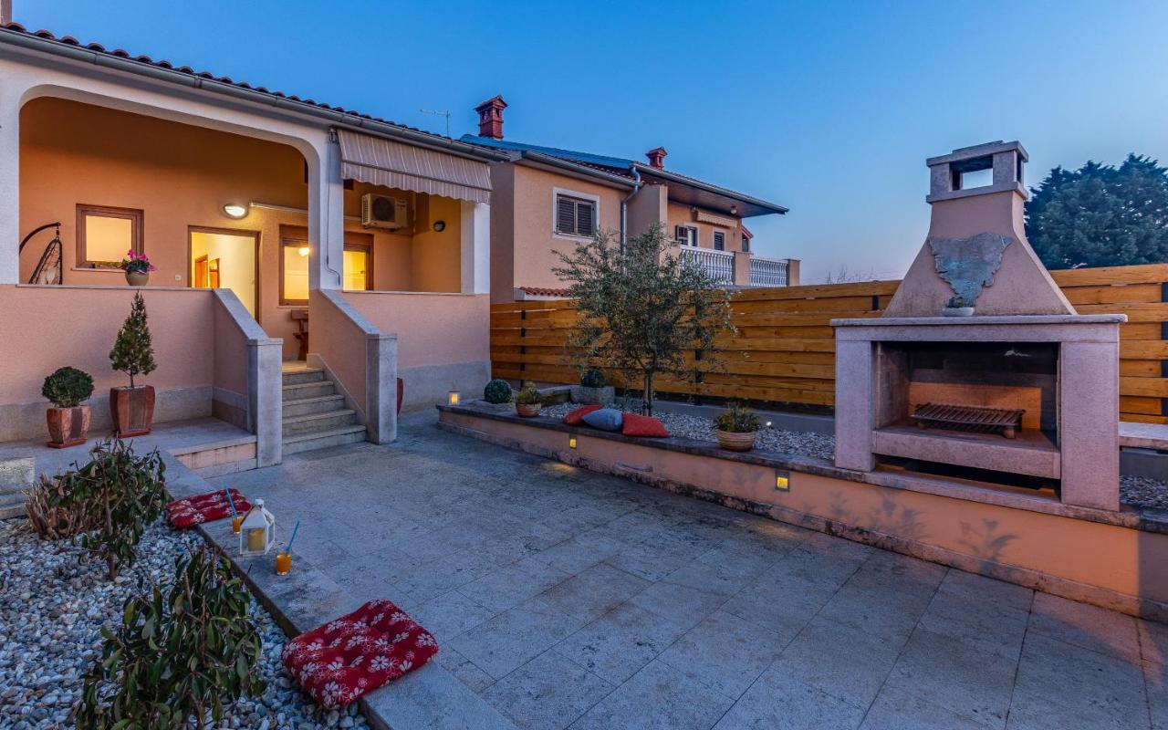 Sweet House With Free Parking Villa Pula Exterior photo